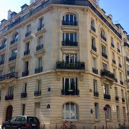 Charming bedroom Paris Exterior foto