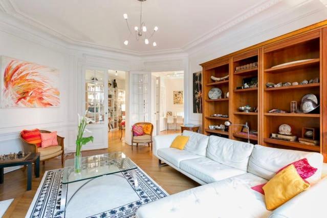 Charming bedroom Paris Exterior foto