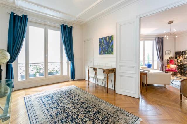 Charming bedroom Paris Exterior foto